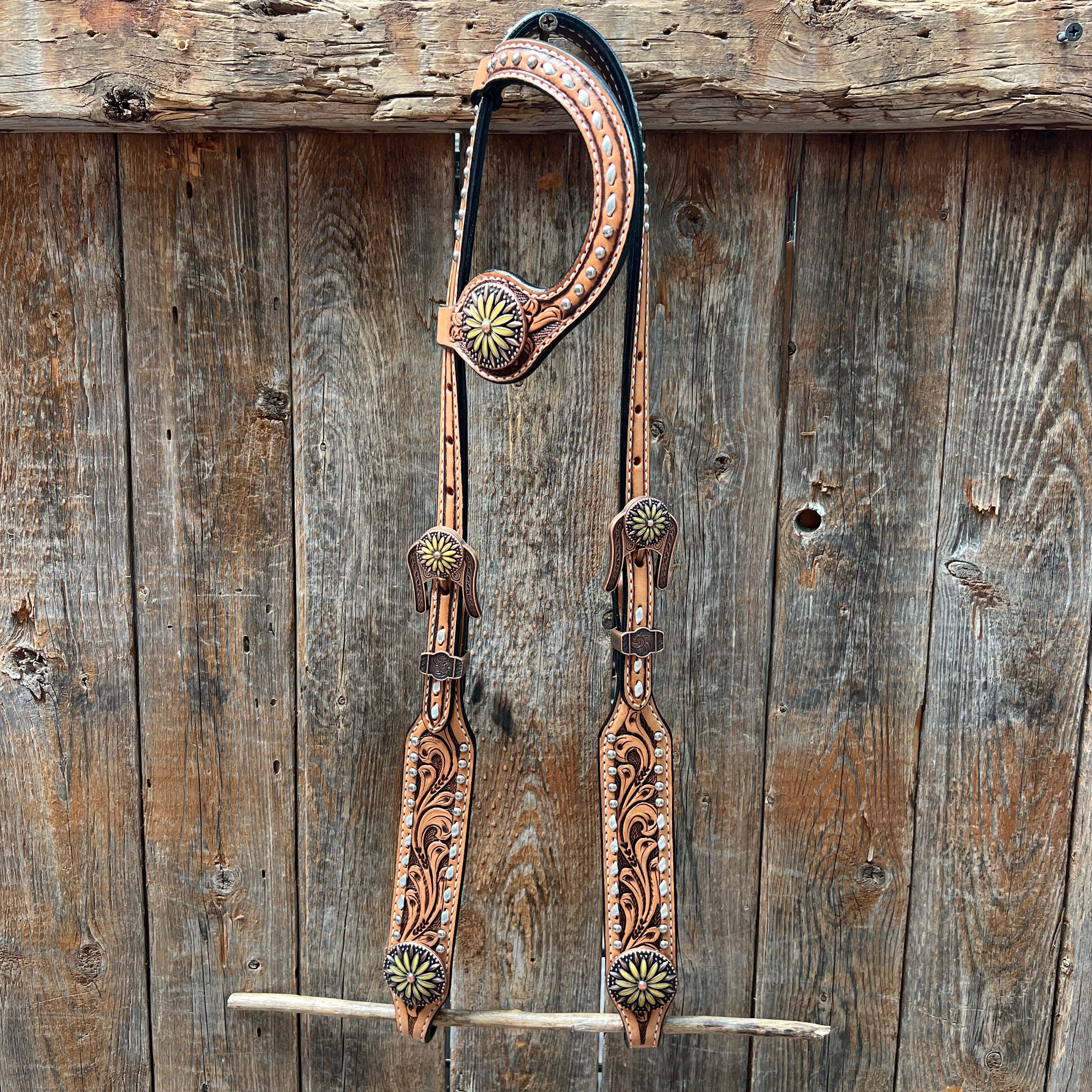 Silver Buckstitch and Yellow Daisy Browband/One Ear and Breastcollar Tack Set #BBBC640