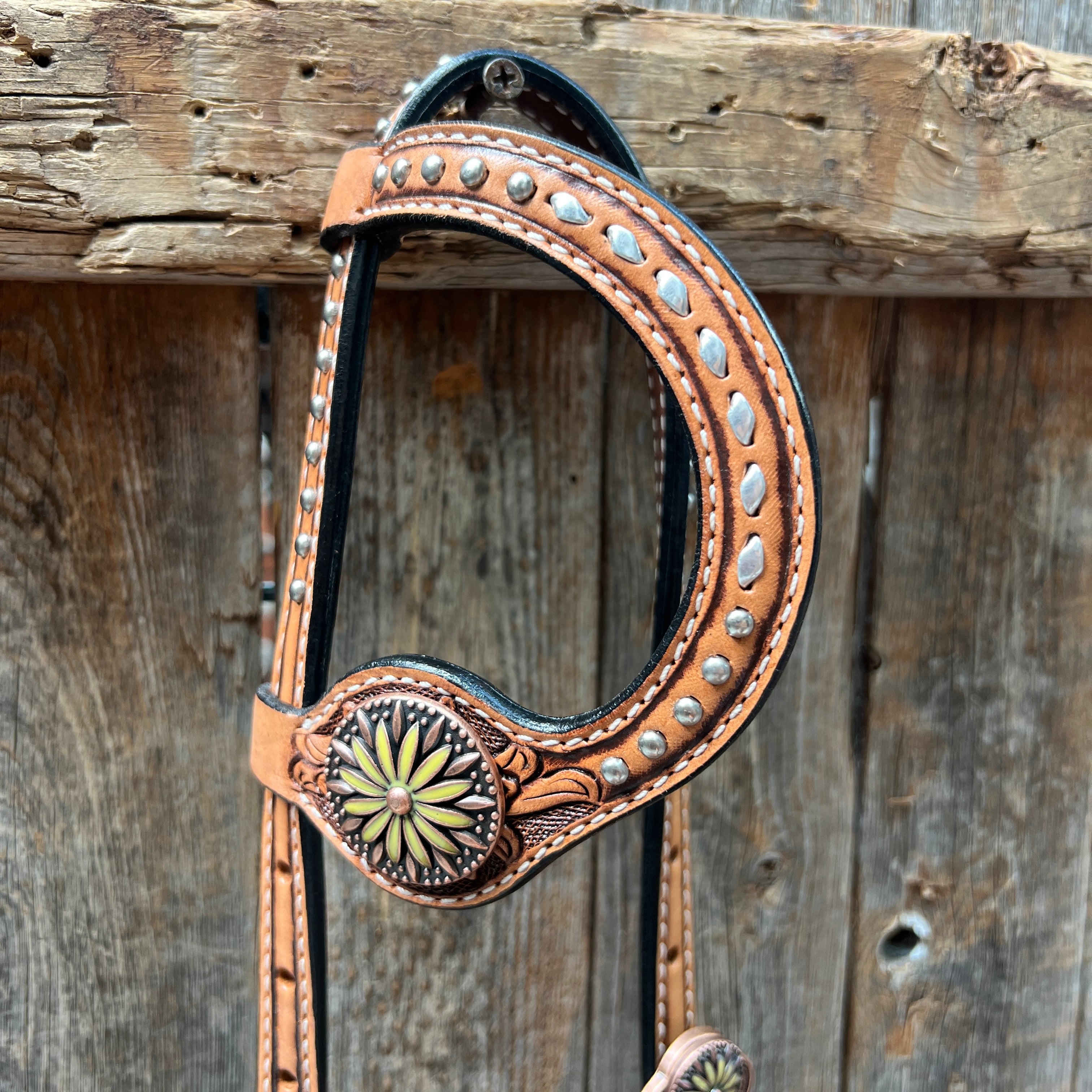 Silver Buckstitch and Yellow Daisy Browband/One Ear and Breastcollar Tack Set #BBBC640
