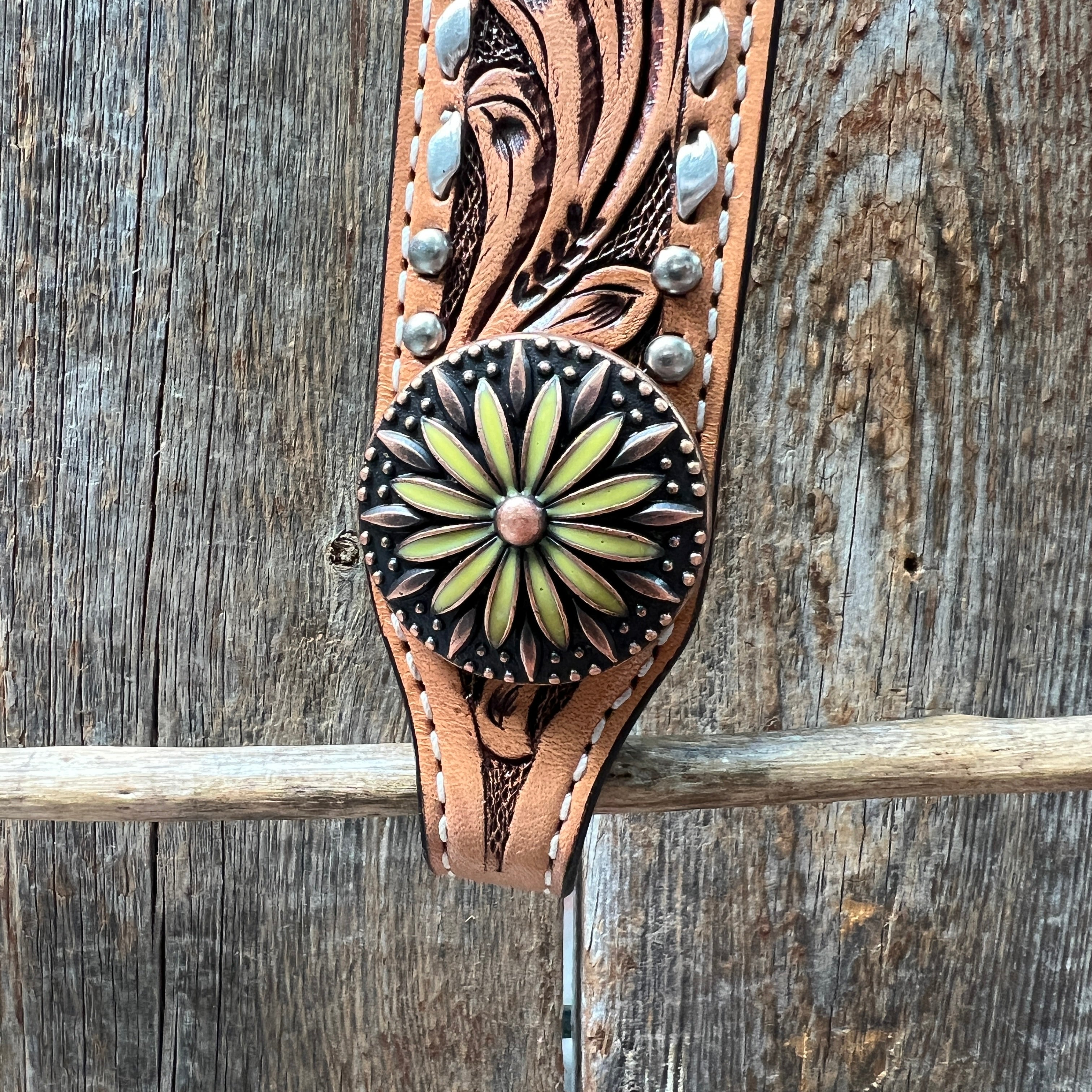 Silver Buckstitch and Yellow Daisy Browband/One Ear and Breastcollar Tack Set #BBBC640