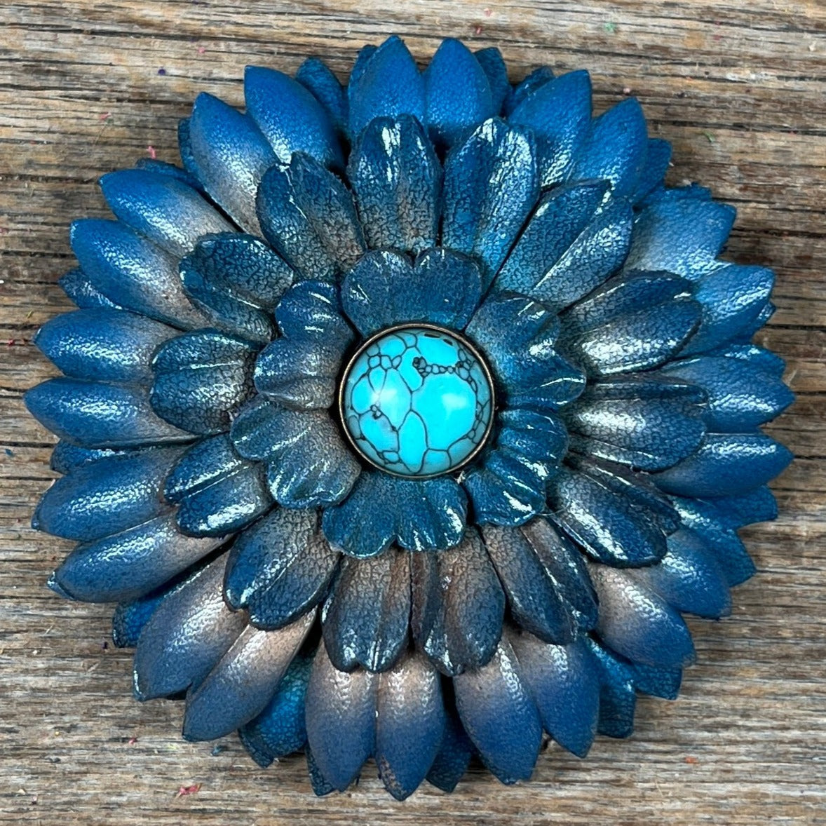 Turquoise Daisy Flower With Round Turquoise