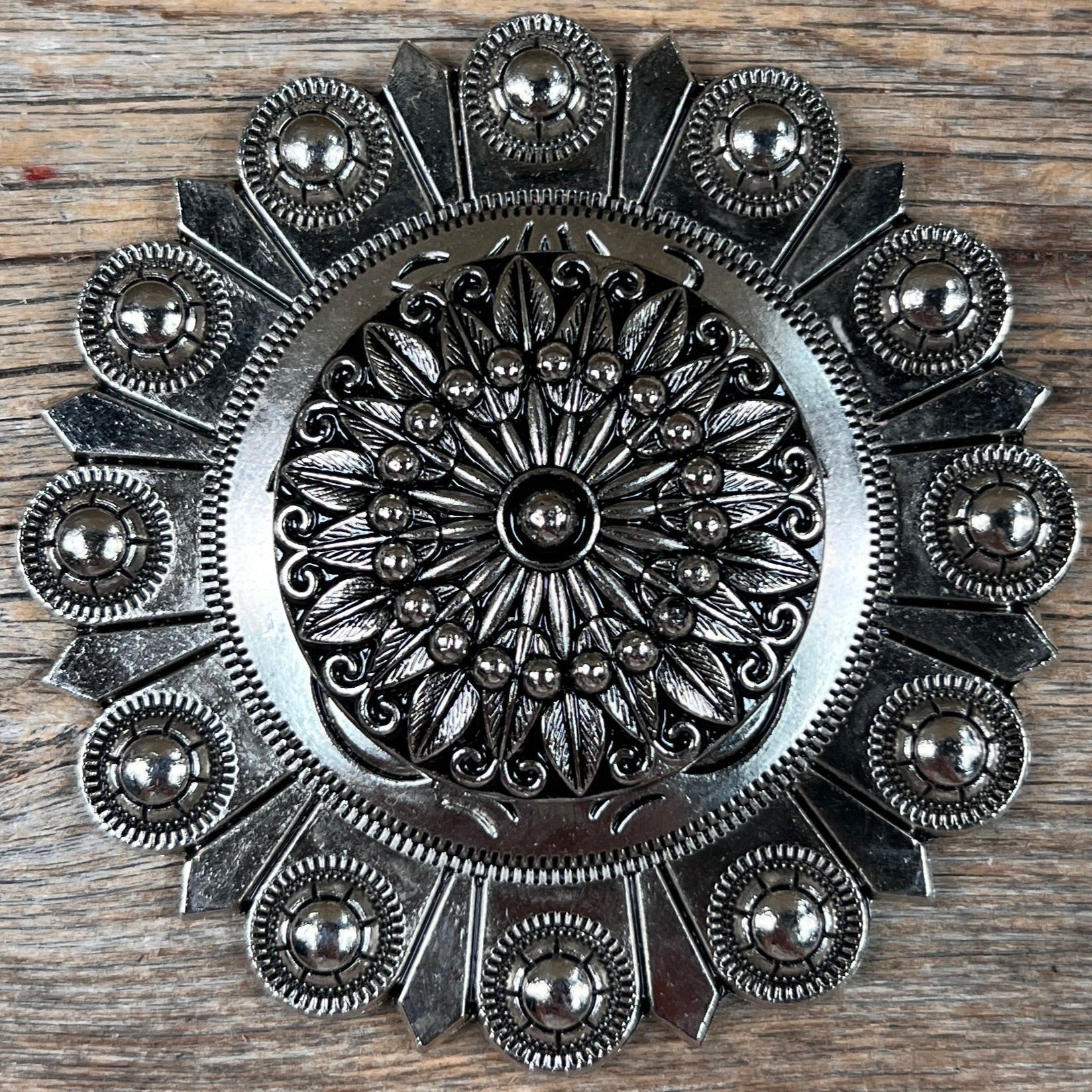 Antique Silver Floral Pinwheel Western Concho W227