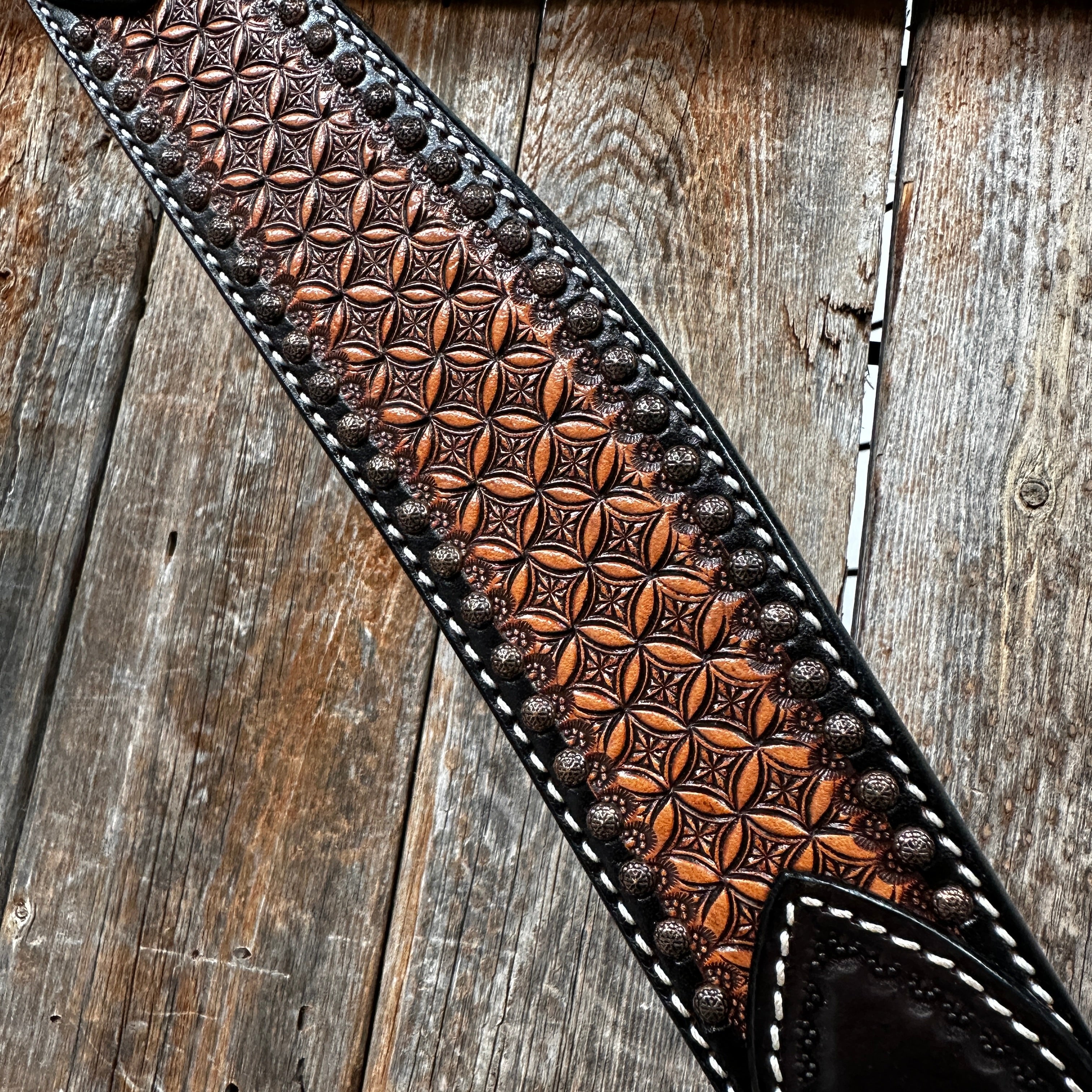Two Tone Honeycomb Browband/One Ear Breastcollar Tack Sets