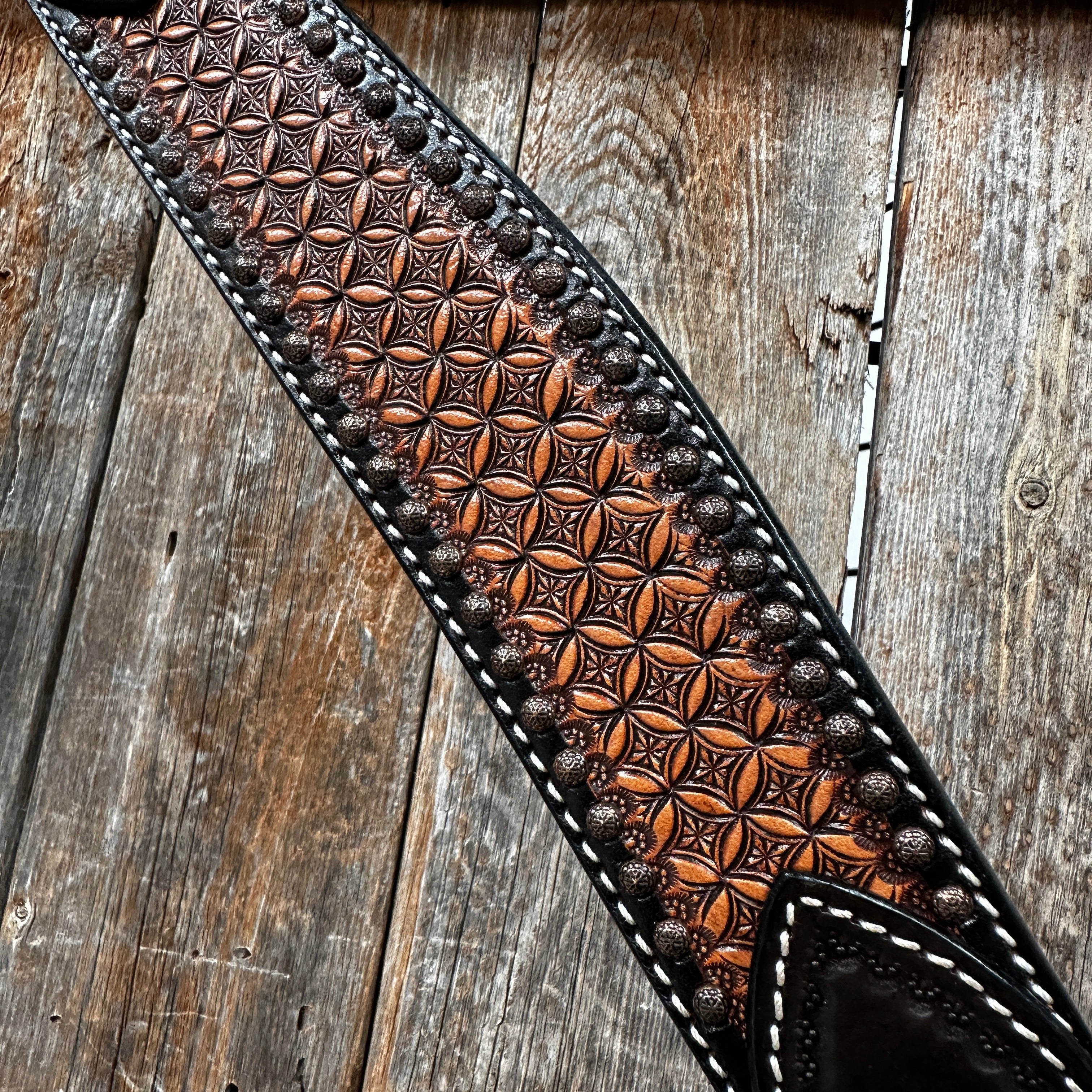 Two Tone Honeycomb Browband / One Ear Breastcollar Tack Sets