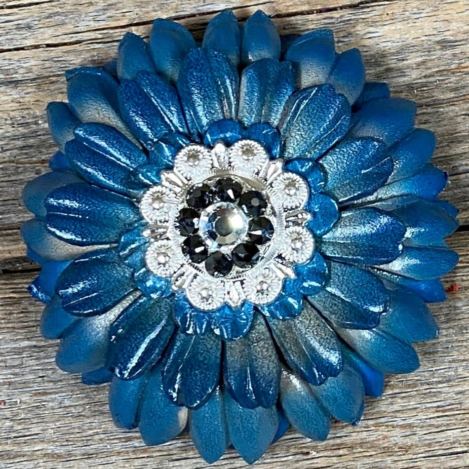 Turquoise Daisy Flower With Bright Silver Jet, Clear 1" Concho