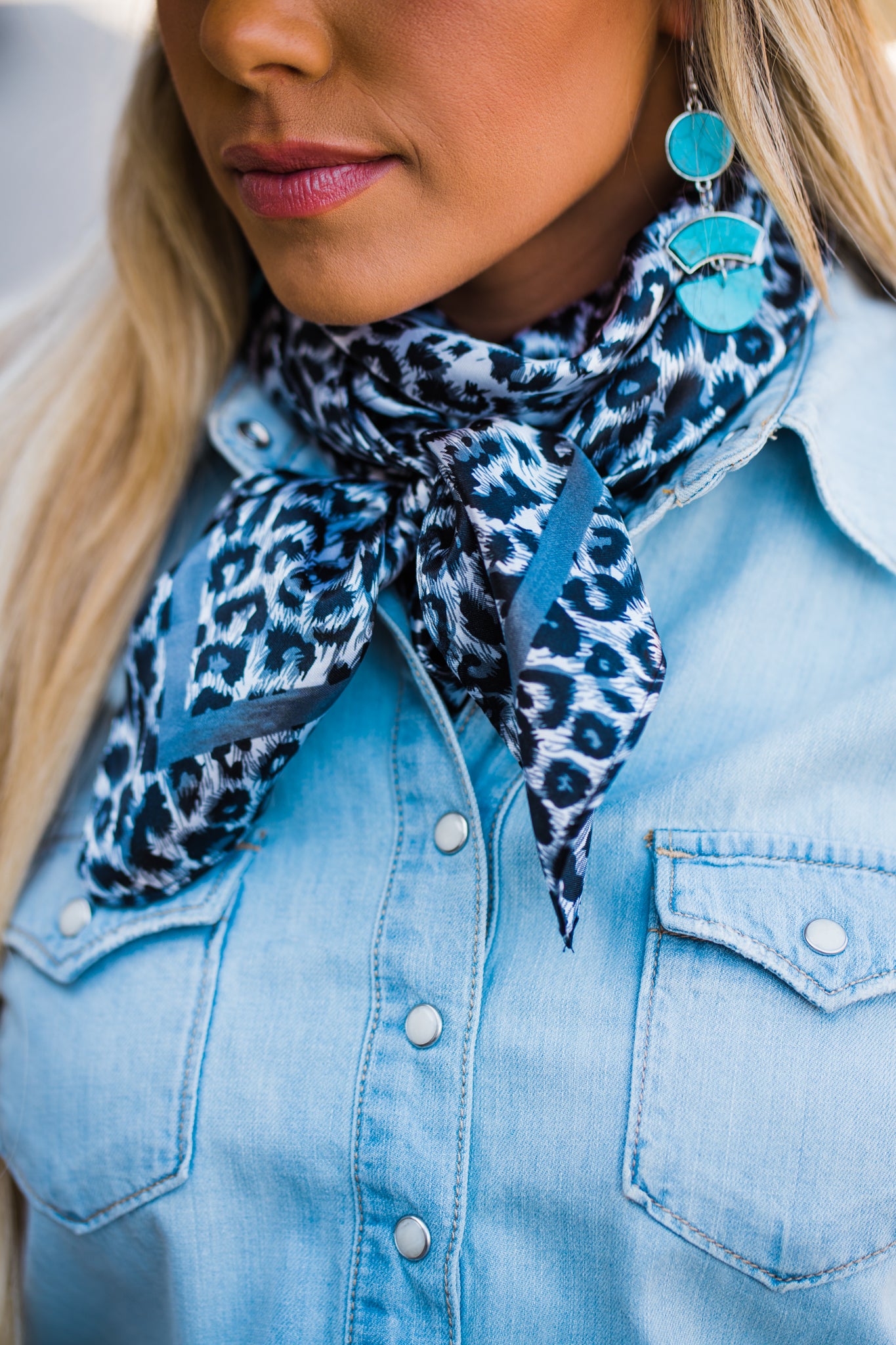 35X35"   Snow Leopard Wild Rag / Scarf WR167