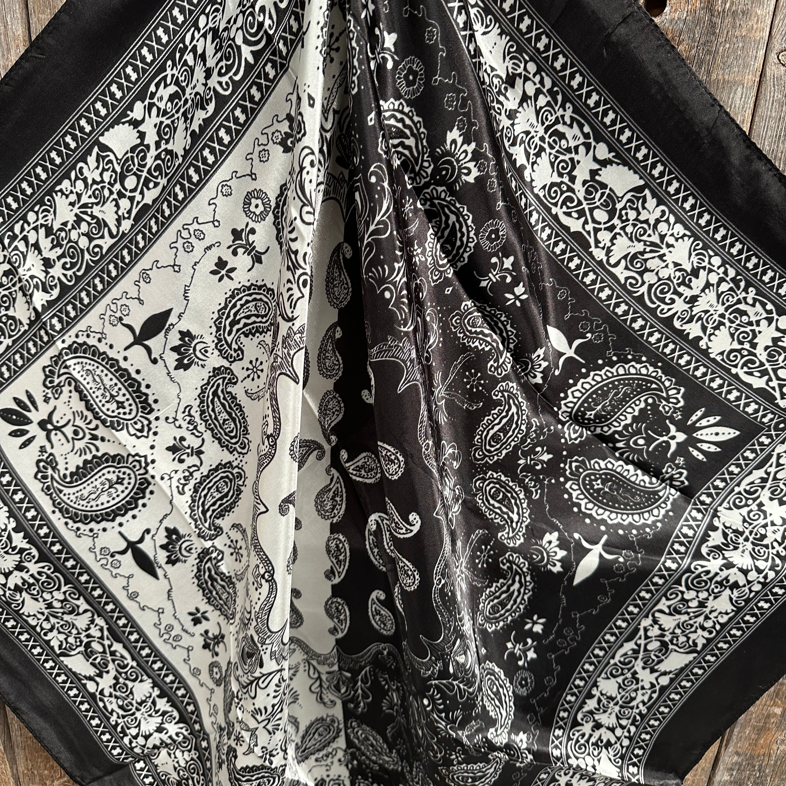 35X35" Black and White Paisley Wild Rag / Scarf WR2559X