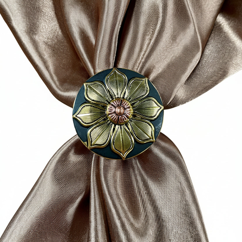 Black & Gold Sunflower Western Concho W125