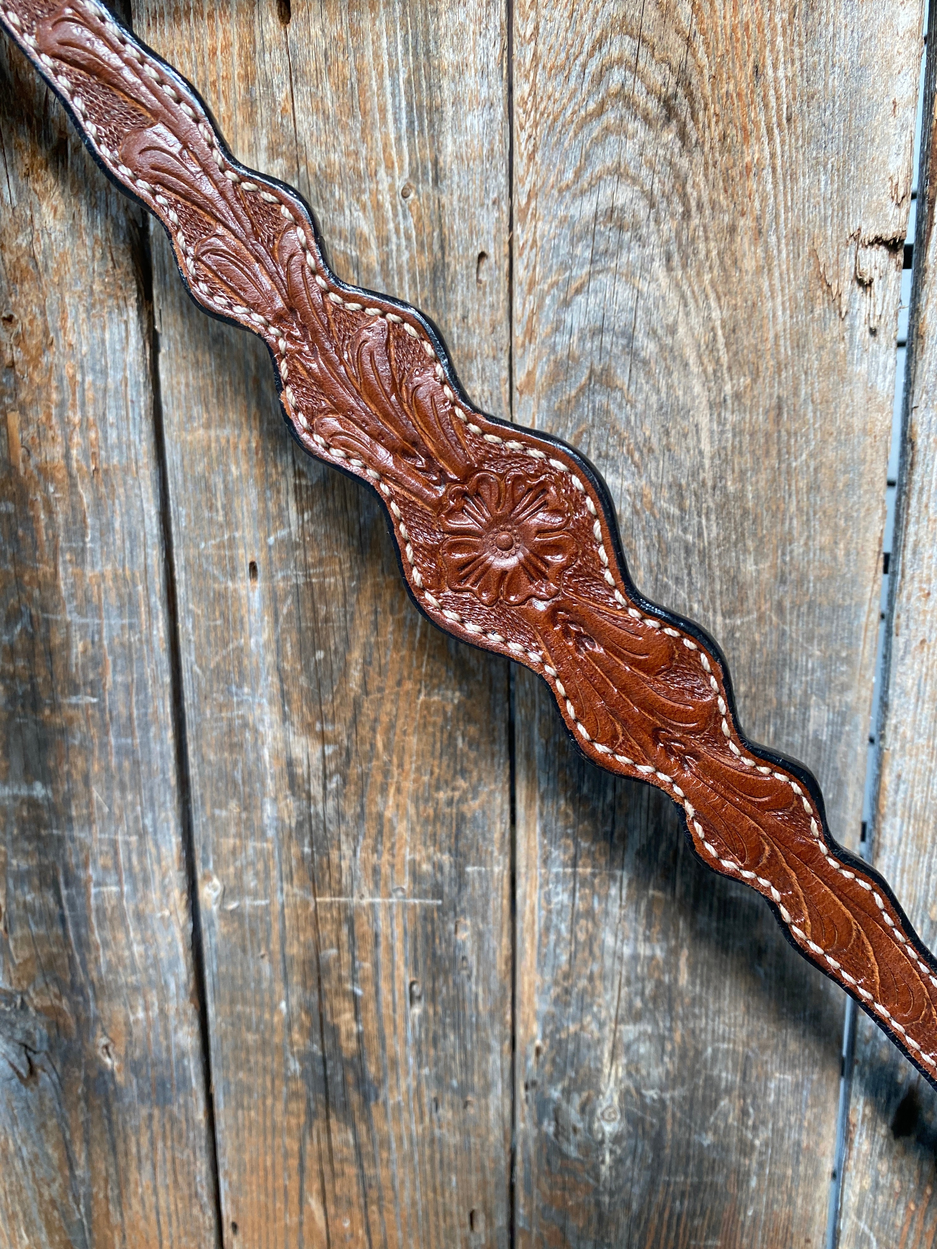 Floral Scalloped Medium Oil Breastacollar - RODEO DRIVE