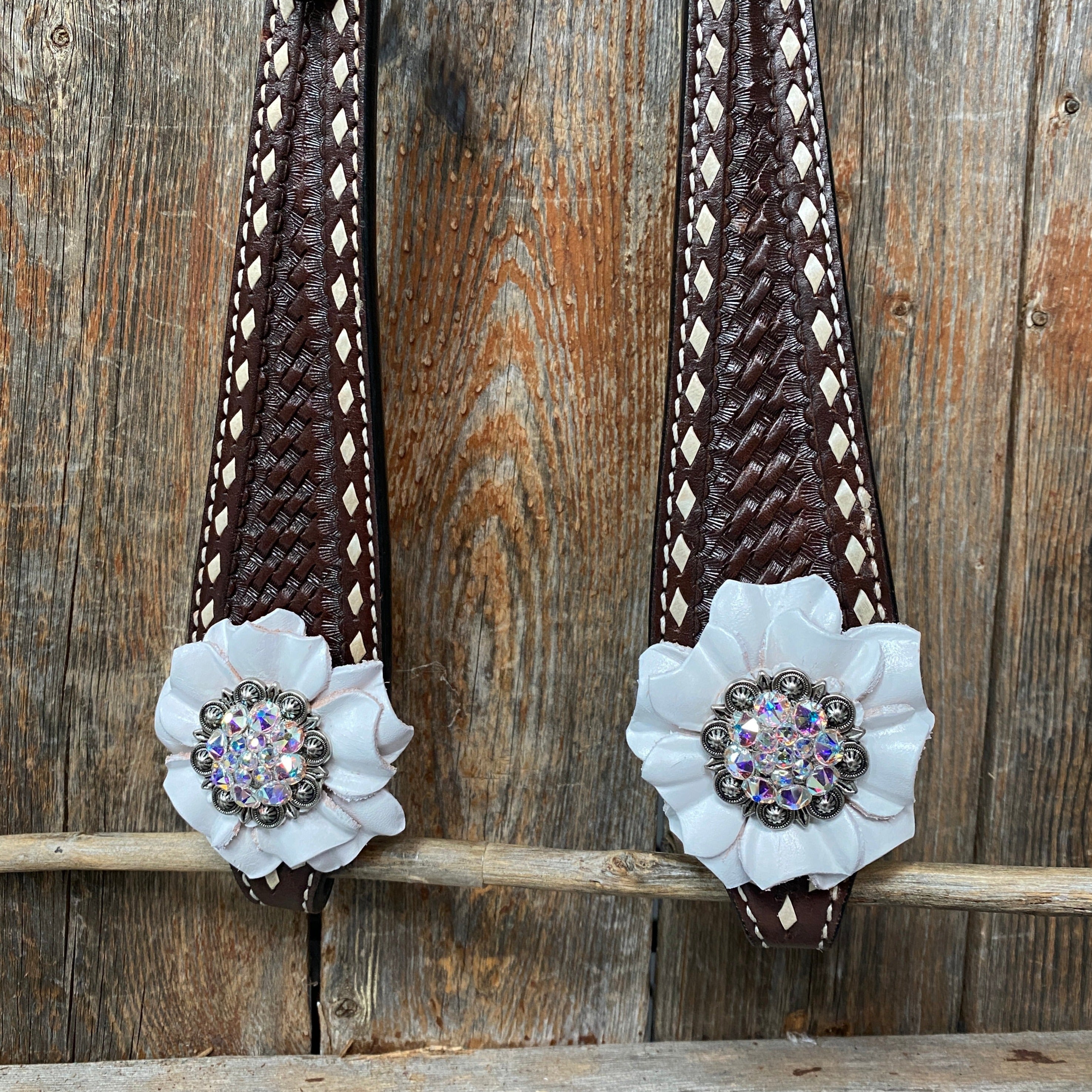 Dark Oil Buckstitch White Floral One Ear & Breastcollar Tack Set #OEBC444 - RODEO DRIVE