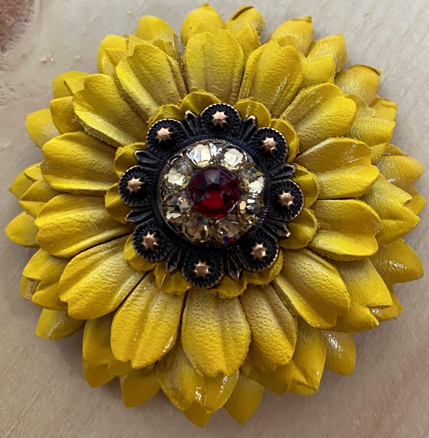 Flowers Fringe & More Sunflower With Copper Ruby & Champagne 1" Concho FL5YECORUCH